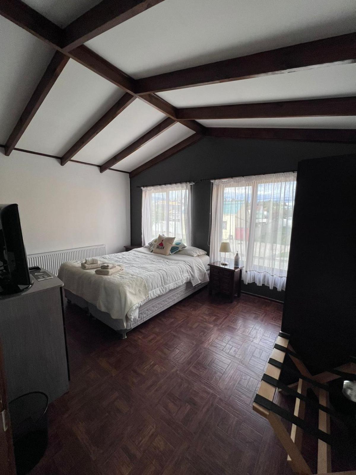 Sheuen Patagonia Hostel Puerto Natales Ngoại thất bức ảnh