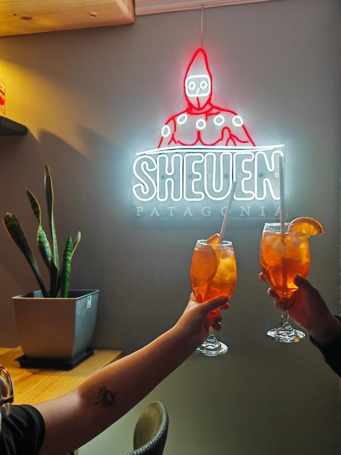 Sheuen Patagonia Hostel Puerto Natales Ngoại thất bức ảnh