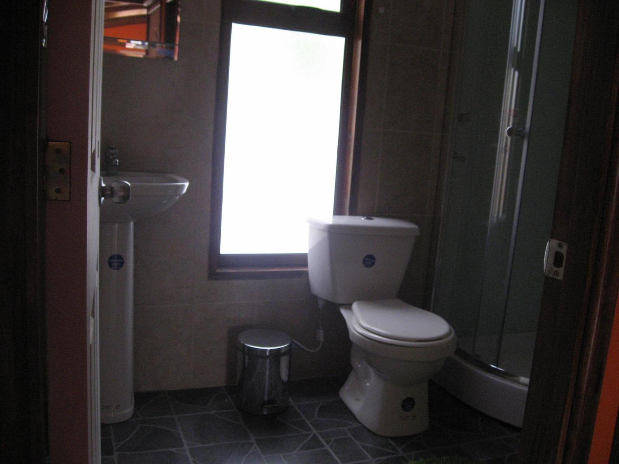 Sheuen Patagonia Hostel Puerto Natales Phòng bức ảnh